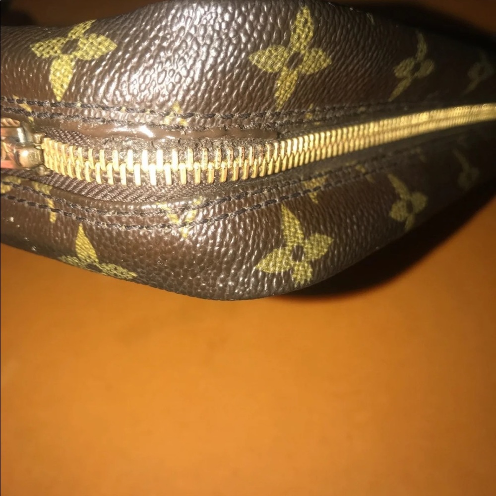 ❌ SOLD ❌ Authentic Louis Vuitton Monogram Toilette 23 - Picture 8 of 13
